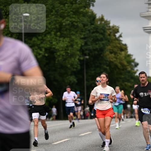 29.06.2025 - hella hamburg halbmarathon Dr. Thomas Lammeyer http://msf.ph/oto/8205921 29.06.2025 10:12:03 Kennedybrücke 1079, 1173, 1427, 1893, 2032, 2136, 3328, 3922, 3929, 4228, 5347, 5899, 6100, 7019, 7476, 7760, 9338 meine-sportfotos.de