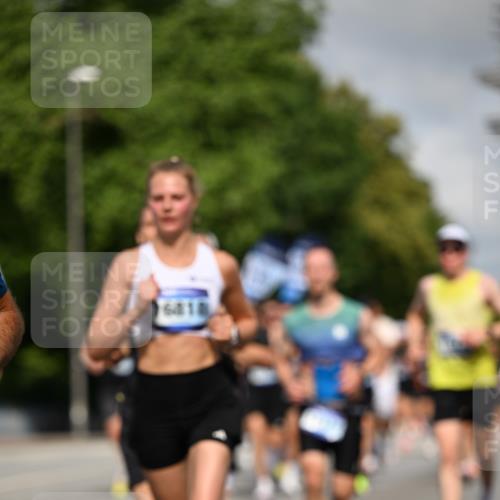 29.06.2025 - hella hamburg halbmarathon Dr. Thomas Lammeyer http://msf.ph/oto/8205936 29.06.2025 09:48:30 Kennedybrücke 1758, 1990, 2746, 3043, 4050, 5070, 5269, 5328, 5746, 5826, 6781, 7272, 7723, 8209, 8883, 9137, 9381, 9634, 10171, 10486, 11169, 11413 meine-sportfotos.de