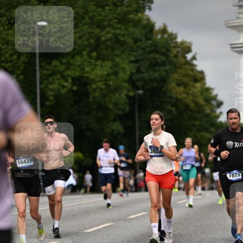 29.06.2025 - hella hamburg halbmarathon Dr. Thomas Lammeyer http://msf.ph/oto/8205963 29.06.2025 10:12:04 Kennedybrücke 1079, 1173, 1427, 1893, 2032, 2136, 3328, 3922, 3929, 4228, 5347, 5899, 6100, 7019, 7476, 7760, 9338 meine-sportfotos.de