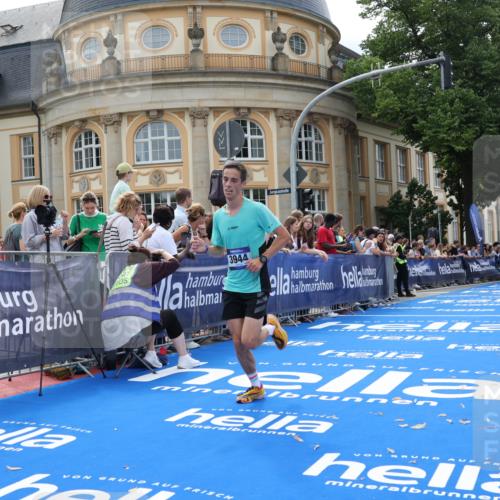 29.06.2025 - hella hamburg halbmarathon Strokosch-Dieckow http://msf.ph/oto/8206009 29.06.2025 10:16:33 Ziel 3944, 11864 meine-sportfotos.de