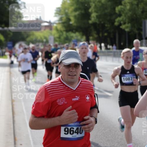 29.06.2025 - hella hamburg halbmarathon Jannik Wohlers http://msf.ph/oto/8206057 29.06.2025 09:48:38 Lombardsbrücke 1042, 1571, 1600, 1603, 2044, 2707, 2797, 4062, 5003, 5124, 6037, 6047, 7310, 7482, 7743, 7981, 8002, 8358, 9640, 9643, 10369, 10451, 10738, 10877, 11106, 11177, 11423, 11447, 12088, 12091, 12168, 12739, 13064, 13137, 13190, 13372, 13755, 14075, 14603, 14820, 15161, 15178, 16280, 16400, 17078, 17489, 17612, 17723, 17792, 17916, 18004, 18062, 18614, 19004 meine-sportfotos.de