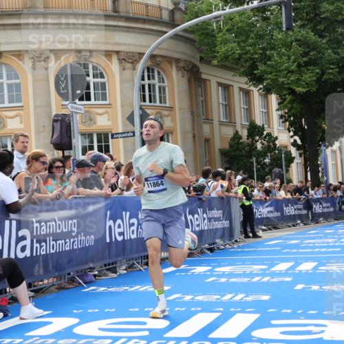 29.06.2025 - hella hamburg halbmarathon Strokosch-Dieckow http://msf.ph/oto/8206139 29.06.2025 10:16:38 Ziel 11864 meine-sportfotos.de