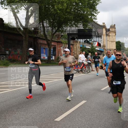 29.06.2025 - hella hamburg halbmarathon Yannick Fuchs http://msf.ph/oto/8206152 29.06.2025 10:44:54 20KM 1461, 1466, 1750, 1817, 2207, 2540, 2880, 3654, 4077, 4816, 5018, 5115, 6027, 6662, 6712, 6795, 7052, 7134, 7369, 7397, 7583, 7930, 7932, 8117, 8205, 8261, 8572, 8819, 9057, 11214, 11422, 12016, 12778, 12949, 13008, 13687, 13701, 13808, 13875, 14034, 14125, 14626, 15362, 15395, 15720, 16285, 16291, 17129, 17179, 17221, 17384, 18006, 18182, 18394, 18413, 18489 meine-sportfotos.de