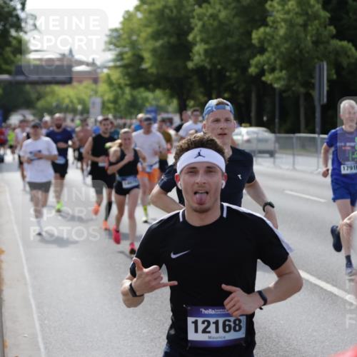 29.06.2025 - hella hamburg halbmarathon Jannik Wohlers http://msf.ph/oto/8206188 29.06.2025 09:48:38 Lombardsbrücke 1042, 1571, 1600, 1603, 2044, 2707, 2797, 4062, 5003, 5124, 6037, 6047, 7310, 7482, 7743, 7981, 8002, 8358, 9640, 9643, 10369, 10451, 10738, 10877, 11106, 11177, 11423, 11447, 12088, 12091, 12168, 12739, 13064, 13137, 13190, 13372, 13755, 14075, 14603, 14820, 15161, 15178, 16280, 16400, 17078, 17489, 17612, 17723, 17792, 17916, 18004, 18062, 18614, 19004 meine-sportfotos.de