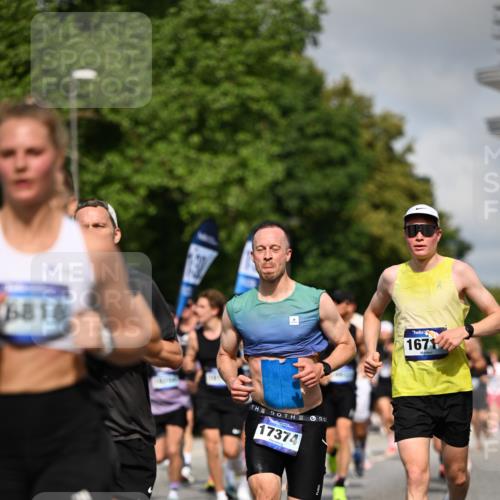 29.06.2025 - hella hamburg halbmarathon Dr. Thomas Lammeyer http://msf.ph/oto/8206214 29.06.2025 09:48:31 Kennedybrücke 1758, 1990, 2746, 3043, 4050, 5070, 5269, 5328, 5746, 5826, 6781, 7272, 7723, 8209, 8883, 9137, 9381, 9634, 10171, 10486, 11169, 11413 meine-sportfotos.de