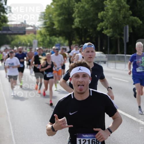 29.06.2025 - hella hamburg halbmarathon Jannik Wohlers http://msf.ph/oto/8206221 29.06.2025 09:48:38 Lombardsbrücke 1042, 1571, 1600, 1603, 2044, 2707, 2797, 4062, 5003, 5124, 6037, 6047, 7310, 7482, 7743, 7981, 8002, 8358, 9640, 9643, 10369, 10451, 10738, 10877, 11106, 11177, 11423, 11447, 12088, 12091, 12168, 12739, 13064, 13137, 13190, 13372, 13755, 14075, 14603, 14820, 15161, 15178, 16280, 16400, 17078, 17489, 17612, 17723, 17792, 17916, 18004, 18062, 18614, 19004 meine-sportfotos.de