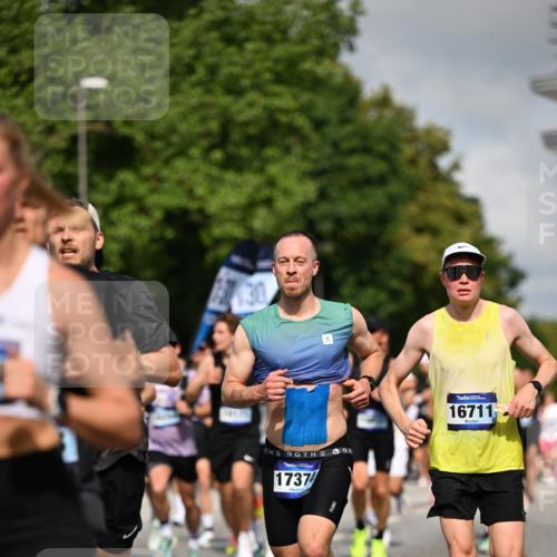 29.06.2025 - hella hamburg halbmarathon Dr. Thomas Lammeyer http://msf.ph/oto/8206243 29.06.2025 09:48:31 Kennedybrücke 1758, 1990, 2746, 3043, 4050, 5070, 5269, 5328, 5746, 5826, 6781, 7272, 7723, 8209, 8883, 9137, 9381, 9634, 10171, 10486, 11169, 11413 meine-sportfotos.de