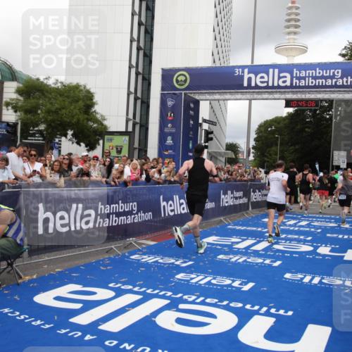 29.06.2025 - hella hamburg halbmarathon Michael Strokosch http://msf.ph/oto/8206277 29.06.2025 10:45:04 Ziel 1171, 1424, 1520, 2890, 6266, 7709, 7843, 9030, 10741, 11688, 15334, 16058, 17381, 17382, 17544, 18055 meine-sportfotos.de