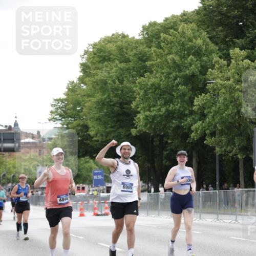 29.06.2025 - hella hamburg halbmarathon Jannik Wohlers http://msf.ph/oto/8206285 29.06.2025 10:26:02 Lombardsbrücke 1300, 3617, 4267, 4268, 4315, 4844, 6905, 7929, 8306, 8357, 8942, 11107, 12126, 12826, 12827, 13264, 14930, 15807, 17712, 18087 meine-sportfotos.de