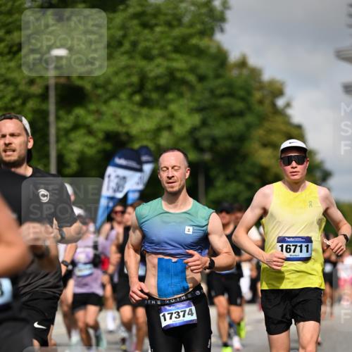 29.06.2025 - hella hamburg halbmarathon Dr. Thomas Lammeyer http://msf.ph/oto/8206301 29.06.2025 09:48:31 Kennedybrücke 1758, 1990, 2746, 3043, 4050, 5070, 5269, 5328, 5746, 5826, 6781, 7272, 7723, 8209, 8883, 9137, 9381, 9634, 10171, 10486, 11169, 11413 meine-sportfotos.de