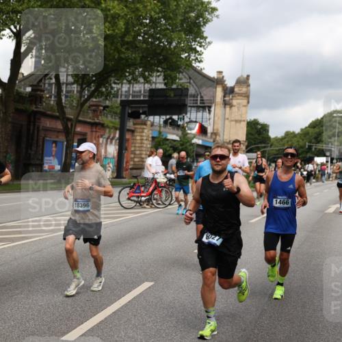 29.06.2025 - hella hamburg halbmarathon Yannick Fuchs http://msf.ph/oto/8206326 29.06.2025 10:44:54 20KM 1461, 1466, 1750, 1817, 2207, 2540, 2880, 3654, 4077, 4816, 5018, 5115, 6027, 6662, 6712, 6795, 7052, 7134, 7369, 7397, 7583, 7930, 7932, 8117, 8205, 8261, 8572, 8819, 9057, 11214, 11422, 12016, 12778, 12949, 13008, 13687, 13701, 13808, 13875, 14034, 14125, 14626, 15362, 15395, 15720, 16285, 16291, 17129, 17179, 17221, 17384, 18006, 18182, 18394, 18413, 18489 meine-sportfotos.de