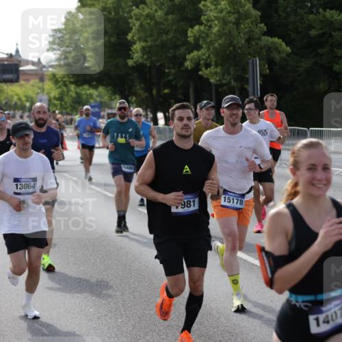 29.06.2025 - hella hamburg halbmarathon Jannik Wohlers http://msf.ph/oto/8206377 29.06.2025 09:48:41 Lombardsbrücke 1571, 1600, 1603, 2044, 2707, 2797, 4062, 5124, 5889, 6037, 6047, 7310, 7482, 7743, 7981, 8002, 8358, 9640, 10369, 10451, 10738, 10877, 11106, 11177, 11423, 11447, 12088, 12091, 12168, 12739, 13064, 13137, 13190, 13372, 13755, 13900, 14075, 14603, 14820, 14905, 15161, 15178, 16280, 16400, 17078, 17097, 17489, 17612, 17723, 17792, 17916, 18004, 18062, 18614, 19004 meine-sportfotos.de