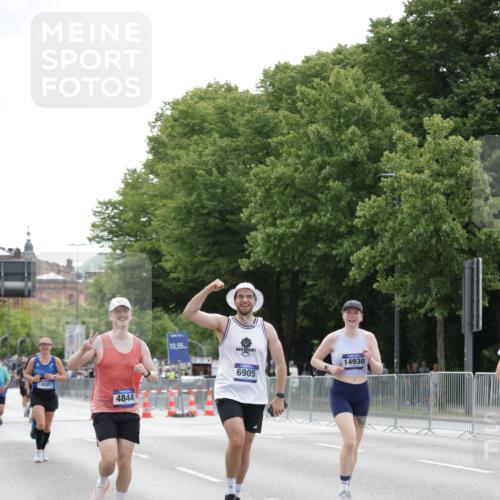 29.06.2025 - hella hamburg halbmarathon Jannik Wohlers http://msf.ph/oto/8206380 29.06.2025 10:26:03 Lombardsbrücke 1300, 3617, 4267, 4268, 4315, 4844, 6905, 7929, 8357, 8942, 11107, 12126, 12826, 12827, 13264, 14930, 15807, 17712, 18087 meine-sportfotos.de