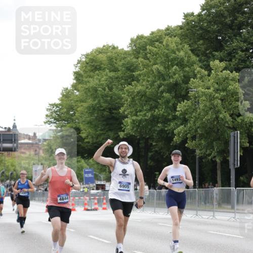 29.06.2025 - hella hamburg halbmarathon Jannik Wohlers http://msf.ph/oto/8206406 29.06.2025 10:26:03 Lombardsbrücke 1300, 3617, 4267, 4268, 4315, 4844, 6905, 7929, 8357, 8942, 11107, 12126, 12826, 12827, 13264, 14930, 15807, 17712, 18087 meine-sportfotos.de