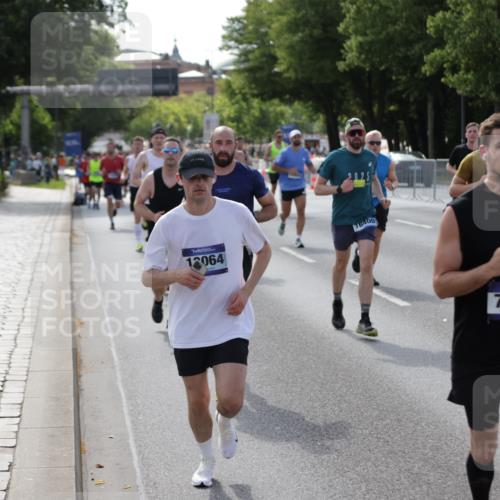 29.06.2025 - hella hamburg halbmarathon Jannik Wohlers http://msf.ph/oto/8206408 29.06.2025 09:48:41 Lombardsbrücke 1571, 1600, 1603, 2044, 2707, 2797, 4062, 5124, 5889, 6037, 6047, 7310, 7482, 7743, 7981, 8002, 8358, 9640, 10369, 10451, 10738, 10877, 11106, 11177, 11423, 11447, 12088, 12091, 12168, 12739, 13064, 13137, 13190, 13372, 13755, 13900, 14075, 14603, 14820, 14905, 15161, 15178, 16280, 16400, 17078, 17097, 17489, 17612, 17723, 17792, 17916, 18004, 18062, 18614, 19004 meine-sportfotos.de