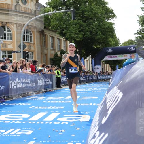 29.06.2025 - hella hamburg halbmarathon Strokosch-Dieckow http://msf.ph/oto/8206416 29.06.2025 10:17:09 Ziel 4116 meine-sportfotos.de