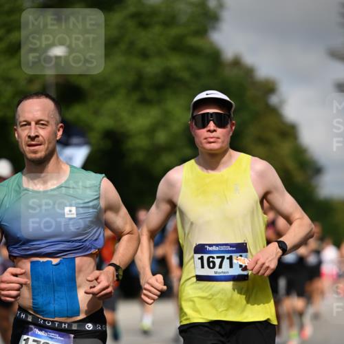 29.06.2025 - hella hamburg halbmarathon Dr. Thomas Lammeyer http://msf.ph/oto/8206470 29.06.2025 09:48:32 Kennedybrücke 1758, 1990, 2746, 3043, 4050, 4698, 5070, 5269, 5328, 5746, 5826, 6781, 7272, 7723, 8209, 8883, 9137, 9381, 9634, 10171, 10486, 11169, 11413 meine-sportfotos.de