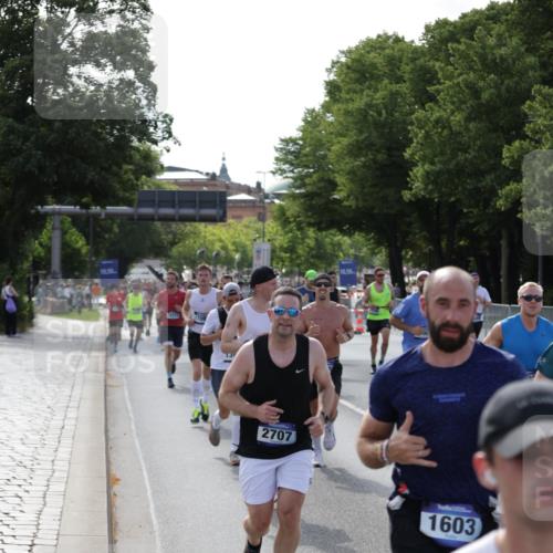 29.06.2025 - hella hamburg halbmarathon Jannik Wohlers http://msf.ph/oto/8206555 29.06.2025 09:48:43 Lombardsbrücke 1571, 1600, 1603, 2044, 2707, 2797, 4062, 5050, 5124, 5889, 6037, 6047, 6771, 7109, 7310, 7482, 7743, 7981, 8002, 8358, 9640, 10369, 10451, 10877, 11106, 11177, 11423, 11447, 12088, 12091, 12168, 12739, 13064, 13137, 13158, 13190, 13372, 13755, 13900, 14075, 14311, 14603, 14905, 15161, 15178, 16280, 16400, 17078, 17097, 17489, 17612, 17723, 17792, 17916, 18062, 18614, 19004 meine-sportfotos.de