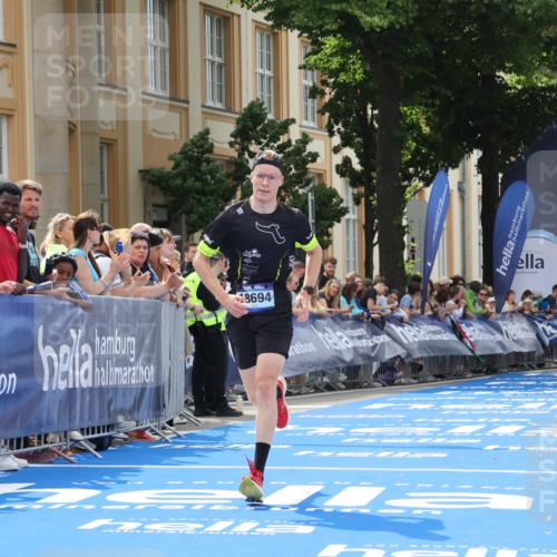 29.06.2025 - hella hamburg halbmarathon Strokosch-Dieckow http://msf.ph/oto/8206560 29.06.2025 10:17:23 Ziel 18694 meine-sportfotos.de