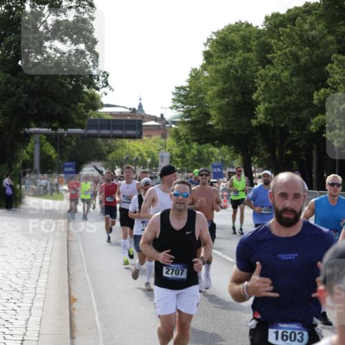 29.06.2025 - hella hamburg halbmarathon Jannik Wohlers http://msf.ph/oto/8206603 29.06.2025 09:48:43 Lombardsbrücke 1571, 1600, 1603, 2044, 2707, 2797, 4062, 5050, 5124, 5889, 6037, 6047, 6771, 7109, 7310, 7482, 7743, 7981, 8002, 8358, 9640, 10369, 10451, 10877, 11106, 11177, 11423, 11447, 12088, 12091, 12168, 12739, 13064, 13137, 13158, 13190, 13372, 13755, 13900, 14075, 14311, 14603, 14905, 15161, 15178, 16280, 16400, 17078, 17097, 17489, 17612, 17723, 17792, 17916, 18062, 18614, 19004 meine-sportfotos.de