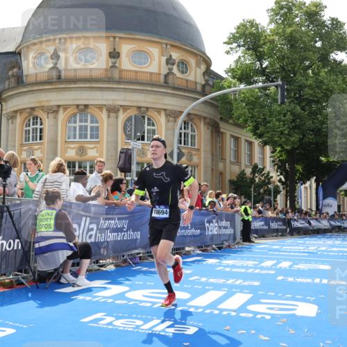 29.06.2025 - hella hamburg halbmarathon Strokosch-Dieckow http://msf.ph/oto/8206634 29.06.2025 10:17:24 Ziel 18694 meine-sportfotos.de