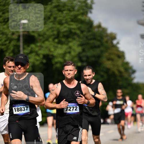 29.06.2025 - hella hamburg halbmarathon Dr. Thomas Lammeyer http://msf.ph/oto/8206680 29.06.2025 09:48:35 Kennedybrücke 1758, 1990, 2689, 2746, 3043, 4050, 4679, 4698, 5070, 5269, 5328, 5746, 5826, 6358, 6781, 7272, 7481, 7723, 8209, 8883, 9137, 9381, 9634, 10017, 10171, 10486, 11169, 11413 meine-sportfotos.de