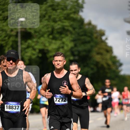 29.06.2025 - hella hamburg halbmarathon Dr. Thomas Lammeyer http://msf.ph/oto/8206711 29.06.2025 09:48:35 Kennedybrücke 1758, 1990, 2689, 2746, 3043, 4050, 4679, 4698, 5070, 5269, 5328, 5746, 5826, 6358, 6781, 7272, 7481, 7723, 8209, 8883, 9137, 9381, 9634, 10017, 10171, 10486, 11169, 11413 meine-sportfotos.de
