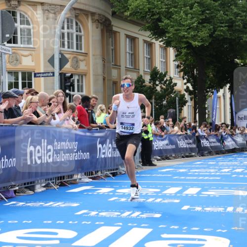 29.06.2025 - hella hamburg halbmarathon Strokosch-Dieckow http://msf.ph/oto/8206749 29.06.2025 10:17:54 Ziel 14932, 15166, 19072 meine-sportfotos.de