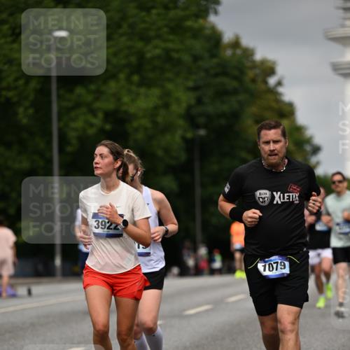 29.06.2025 - hella hamburg halbmarathon Dr. Thomas Lammeyer http://msf.ph/oto/8206753 29.06.2025 10:12:06 Kennedybrücke 1079, 1173, 1427, 2032, 3328, 3922, 4228, 4864, 5347, 5899, 6100, 7019, 7476, 9338 meine-sportfotos.de