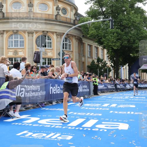 29.06.2025 - hella hamburg halbmarathon Strokosch-Dieckow http://msf.ph/oto/8206771 29.06.2025 10:17:55 Ziel 14932, 15166, 19072 meine-sportfotos.de