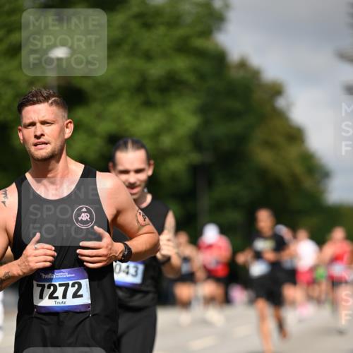 29.06.2025 - hella hamburg halbmarathon Dr. Thomas Lammeyer http://msf.ph/oto/8206867 29.06.2025 09:48:36 Kennedybrücke 1758, 1990, 2689, 2746, 3043, 4050, 4679, 4698, 4749, 5070, 5269, 5328, 5746, 5826, 6358, 6781, 7272, 7481, 7723, 8209, 8883, 9137, 9381, 9634, 10017, 10171, 10486, 11169, 11413 meine-sportfotos.de