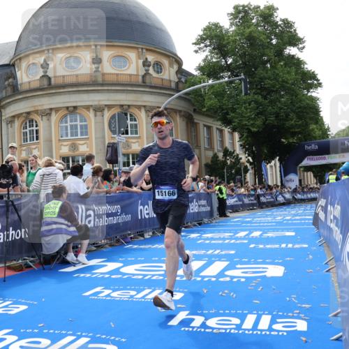 29.06.2025 - hella hamburg halbmarathon Strokosch-Dieckow http://msf.ph/oto/8206871 29.06.2025 10:17:58 Ziel 15166, 19072 meine-sportfotos.de