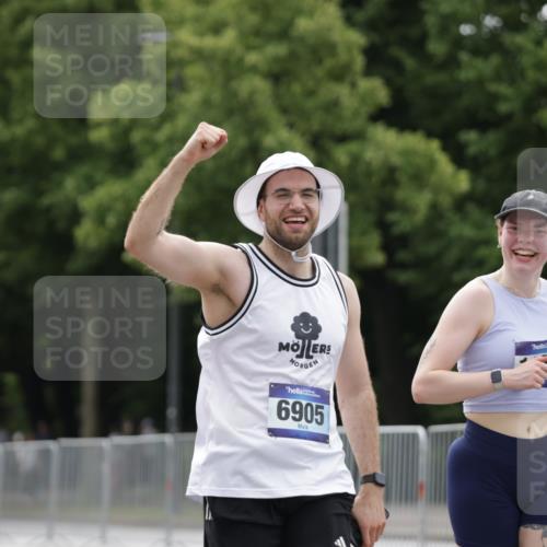29.06.2025 - hella hamburg halbmarathon Jannik Wohlers http://msf.ph/oto/8206885 29.06.2025 10:26:05 Lombardsbrücke 1300, 4267, 4268, 4315, 4844, 6905, 7929, 8079, 8357, 8942, 12126, 13264, 14930, 15807, 17712, 18087 meine-sportfotos.de