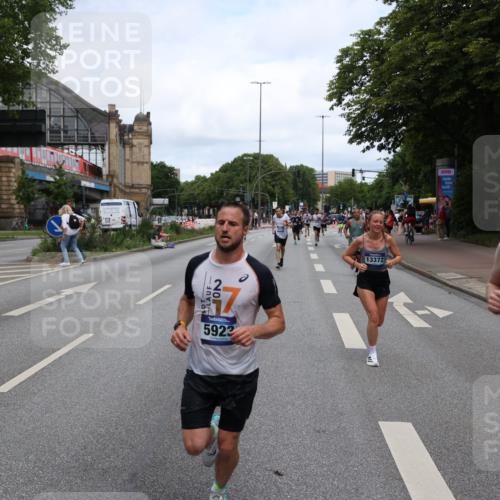 29.06.2025 - hella hamburg halbmarathon Yannick Fuchs http://msf.ph/oto/8206894 29.06.2025 10:32:14 20KM 1290, 1505, 2196, 2404, 3790, 5042, 5791, 5923, 6047, 6458, 9017, 9944, 10190, 10451, 10922, 11106, 11423, 12739, 12900, 13148, 13372, 13595, 15410, 15888, 16992, 17137, 17726, 18103, 18159, 18193, 18216, 18357, 18986 meine-sportfotos.de