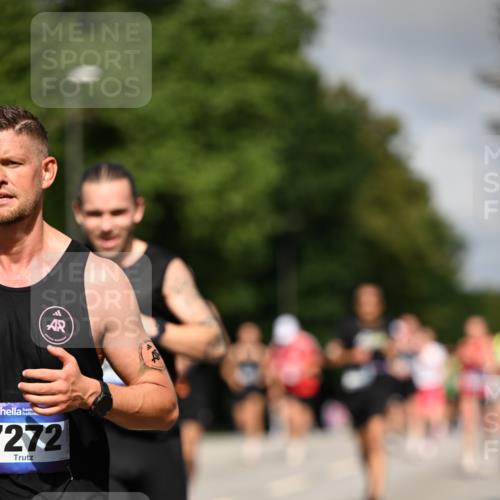 29.06.2025 - hella hamburg halbmarathon Dr. Thomas Lammeyer http://msf.ph/oto/8206899 29.06.2025 09:48:36 Kennedybrücke 1758, 1990, 2689, 2746, 3043, 4050, 4679, 4698, 4749, 5070, 5269, 5328, 5746, 5826, 6358, 6781, 7272, 7481, 7723, 8209, 8883, 9137, 9381, 9634, 10017, 10171, 10486, 11169, 11413 meine-sportfotos.de