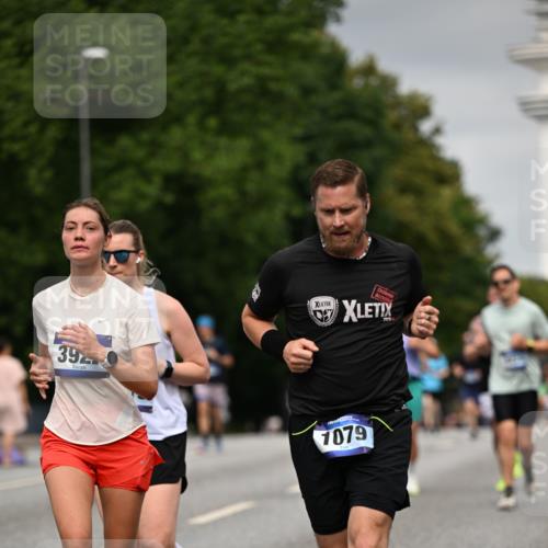 29.06.2025 - hella hamburg halbmarathon Dr. Thomas Lammeyer http://msf.ph/oto/8206925 29.06.2025 10:12:07 Kennedybrücke 1079, 1173, 1427, 2032, 3328, 3922, 4228, 4864, 5347, 5899, 6100, 7019, 7476, 9071, 9338 meine-sportfotos.de