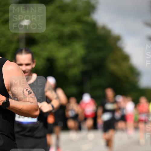 29.06.2025 - hella hamburg halbmarathon Dr. Thomas Lammeyer http://msf.ph/oto/8206948 29.06.2025 09:48:36 Kennedybrücke 1758, 1990, 2689, 2746, 3043, 4050, 4679, 4698, 4749, 5070, 5269, 5328, 5746, 5826, 6358, 6781, 7272, 7481, 7723, 8209, 8883, 9137, 9381, 9634, 10017, 10171, 10486, 11169, 11413 meine-sportfotos.de