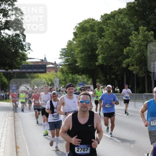 29.06.2025 - hella hamburg halbmarathon Jannik Wohlers http://msf.ph/oto/8206963 29.06.2025 09:48:43 Lombardsbrücke 1571, 1600, 1603, 2044, 2707, 2797, 4062, 5050, 5124, 5889, 6037, 6047, 6771, 7109, 7310, 7482, 7743, 7981, 8002, 8358, 9640, 10369, 10451, 10877, 11106, 11177, 11423, 11447, 12088, 12091, 12168, 12739, 13064, 13137, 13158, 13190, 13372, 13755, 13900, 14075, 14311, 14603, 14905, 15161, 15178, 16280, 16400, 17078, 17097, 17489, 17612, 17723, 17792, 17916, 18062, 18614, 19004 meine-sportfotos.de