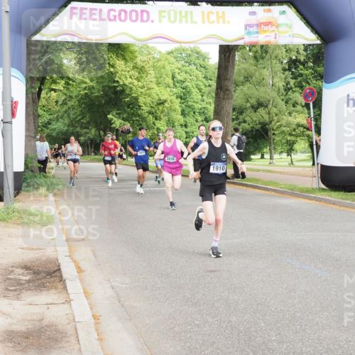 29.06.2025 - hella hamburg halbmarathon MichiJ http://msf.ph/oto/8206974 29.06.2025 10:22:36 Zwischen KM18-KM19 1910, 4602, 11745, 16755, 16931 meine-sportfotos.de