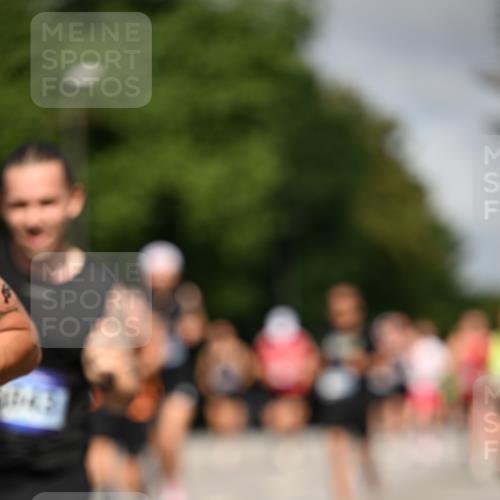 29.06.2025 - hella hamburg halbmarathon Dr. Thomas Lammeyer http://msf.ph/oto/8207012 29.06.2025 09:48:37 Kennedybrücke 1758, 1990, 2689, 2746, 3043, 4050, 4679, 4698, 4749, 5070, 5328, 5746, 5826, 6358, 6781, 7272, 7481, 7723, 8209, 8883, 9137, 9381, 9634, 10017, 10171, 10486, 11169, 11413 meine-sportfotos.de