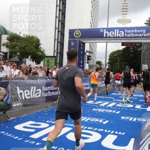 29.06.2025 - hella hamburg halbmarathon Michael Strokosch http://msf.ph/oto/8207014 29.06.2025 10:45:16 Ziel 2270, 6054, 6375, 6575, 6819, 7087, 9302, 10313, 12783, 15636, 15651, 15741, 15760, 16513, 16685, 16689, 17120, 17960, 18346, 18718 meine-sportfotos.de
