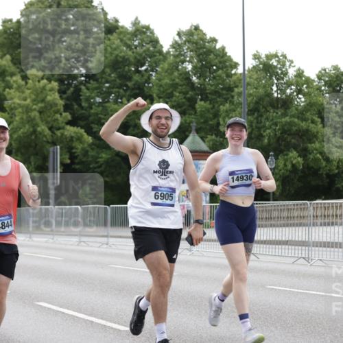 29.06.2025 - hella hamburg halbmarathon Jannik Wohlers http://msf.ph/oto/8207039 29.06.2025 10:26:06 Lombardsbrücke 1300, 2643, 4267, 4268, 4315, 4844, 6905, 7929, 8079, 8357, 8942, 11270, 12126, 13264, 14930, 15807, 17712, 18087 meine-sportfotos.de