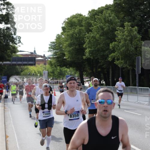 29.06.2025 - hella hamburg halbmarathon Jannik Wohlers http://msf.ph/oto/8207054 29.06.2025 09:48:44 Lombardsbrücke 1571, 1600, 1603, 2044, 2707, 2797, 4062, 5050, 5889, 6037, 6047, 6771, 7109, 7310, 7482, 7743, 7981, 8002, 8358, 9640, 10369, 10451, 10877, 11106, 11177, 11423, 11447, 11952, 12088, 12091, 12168, 12739, 13064, 13158, 13190, 13755, 13900, 14075, 14311, 14603, 14905, 15178, 16280, 16400, 17078, 17097, 17489, 17612, 17723, 17792, 17916, 18062, 18614, 19004 meine-sportfotos.de