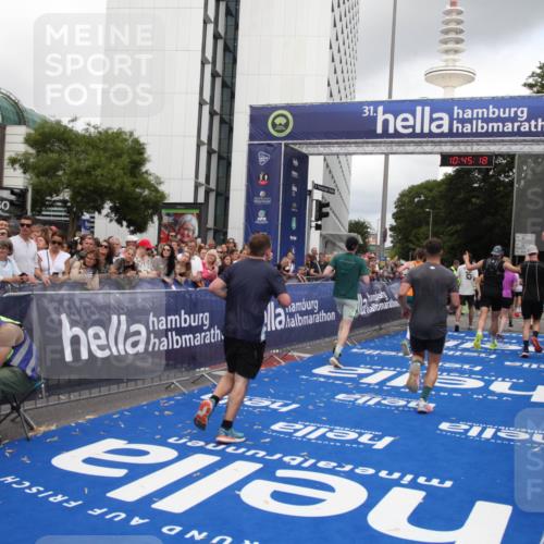 29.06.2025 - hella hamburg halbmarathon Michael Strokosch http://msf.ph/oto/8207076 29.06.2025 10:45:17 Ziel 2188, 2270, 6054, 6375, 6575, 6819, 7087, 9302, 10064, 12783, 15563, 15636, 15651, 15741, 15760, 16513, 16685, 16689, 17120, 17960, 18346, 18718 meine-sportfotos.de