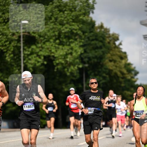 29.06.2025 - hella hamburg halbmarathon Dr. Thomas Lammeyer http://msf.ph/oto/8207097 29.06.2025 09:48:38 Kennedybrücke 1758, 1990, 2689, 2746, 3043, 4050, 4129, 4679, 4698, 4749, 5070, 5328, 5746, 5826, 6358, 6781, 7272, 7481, 7723, 8209, 8883, 9137, 9381, 9634, 10017, 10171, 11169, 11413 meine-sportfotos.de