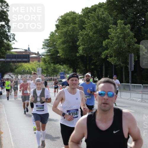 29.06.2025 - hella hamburg halbmarathon Jannik Wohlers http://msf.ph/oto/8207122 29.06.2025 09:48:44 Lombardsbrücke 1571, 1600, 1603, 2044, 2707, 2797, 4062, 5050, 5889, 6037, 6047, 6771, 7109, 7310, 7482, 7743, 7981, 8002, 8358, 9640, 10369, 10451, 10877, 11106, 11177, 11423, 11447, 11952, 12088, 12091, 12168, 12739, 13064, 13158, 13190, 13755, 13900, 14075, 14311, 14603, 14905, 15178, 16280, 16400, 17078, 17097, 17489, 17612, 17723, 17792, 17916, 18062, 18614, 19004 meine-sportfotos.de