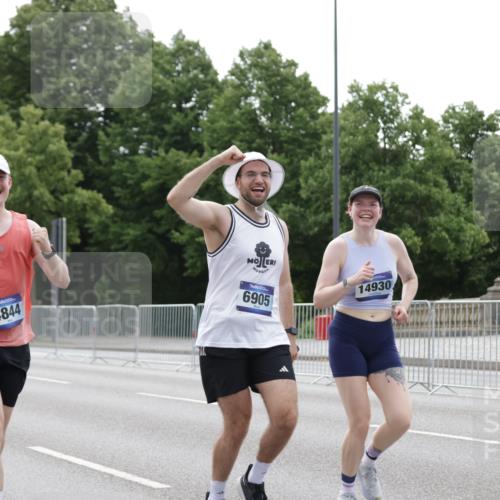 29.06.2025 - hella hamburg halbmarathon Jannik Wohlers http://msf.ph/oto/8207126 29.06.2025 10:26:06 Lombardsbrücke 1300, 2643, 4267, 4268, 4315, 4844, 6905, 7929, 8079, 8357, 8942, 11270, 12126, 13264, 14930, 15807, 17712, 18087 meine-sportfotos.de