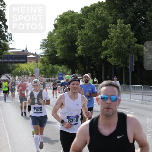 29.06.2025 - hella hamburg halbmarathon Jannik Wohlers http://msf.ph/oto/8207160 29.06.2025 09:48:44 Lombardsbrücke 1571, 1600, 1603, 2044, 2707, 2797, 4062, 5050, 5889, 6037, 6047, 6771, 7109, 7310, 7482, 7743, 7981, 8002, 8358, 9640, 10369, 10451, 10877, 11106, 11177, 11423, 11447, 11952, 12088, 12091, 12168, 12739, 13064, 13158, 13190, 13755, 13900, 14075, 14311, 14603, 14905, 15178, 16280, 16400, 17078, 17097, 17489, 17612, 17723, 17792, 17916, 18062, 18614, 19004 meine-sportfotos.de