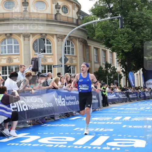 29.06.2025 - hella hamburg halbmarathon Strokosch-Dieckow http://msf.ph/oto/8207219 29.06.2025 10:18:46 Ziel 6380, 11342, 15495 meine-sportfotos.de