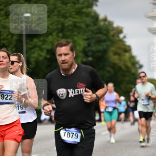 29.06.2025 - hella hamburg halbmarathon Dr. Thomas Lammeyer http://msf.ph/oto/8207226 29.06.2025 10:12:07 Kennedybrücke 1079, 1173, 1427, 2032, 3328, 3922, 4228, 4864, 5347, 5899, 6100, 7019, 7476, 9071, 9338 meine-sportfotos.de